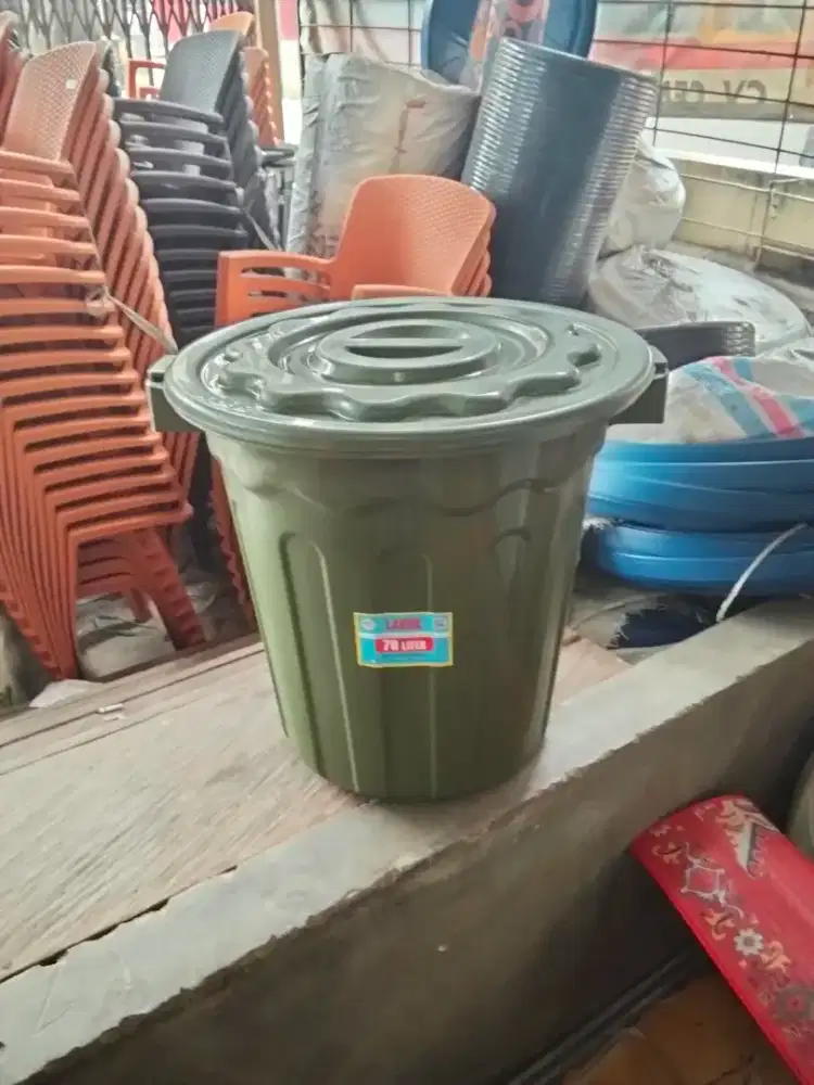 Tong 70 liter ada tutupnya