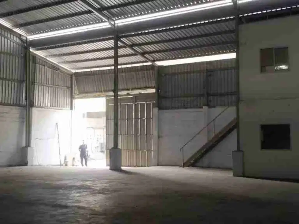 SEWA GUDANG JL TROPODO KOMPLEK PERGUDANGAN