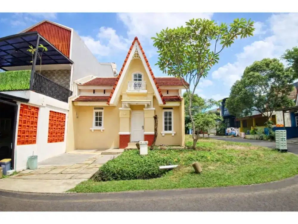 DISEWA RUMAH TAHUNAN POSISI HOOK LUAS SIAP HUNI HARGA NEGO SENTUL CITY