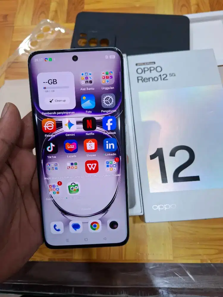 Oppo reno 12  12/256 silver