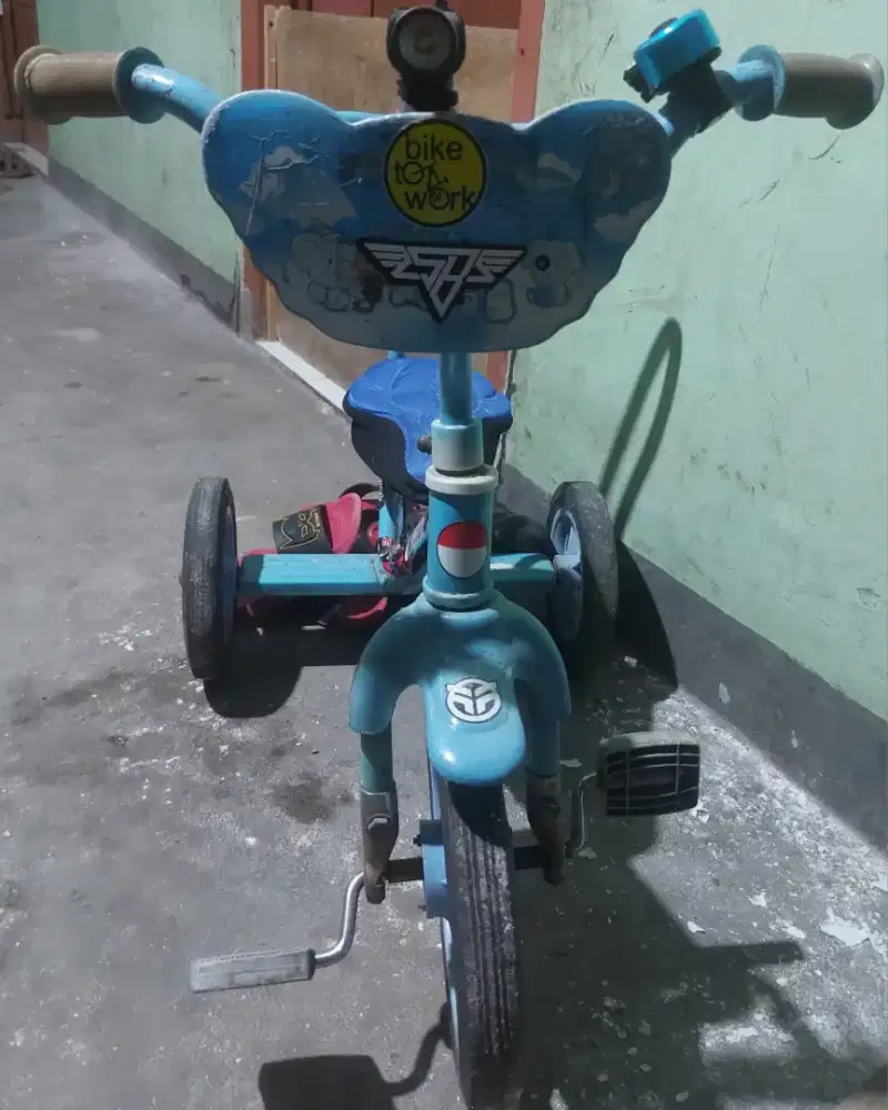 BISSMILAH ,, DI JUAL sepeda anaak roda 3,,,