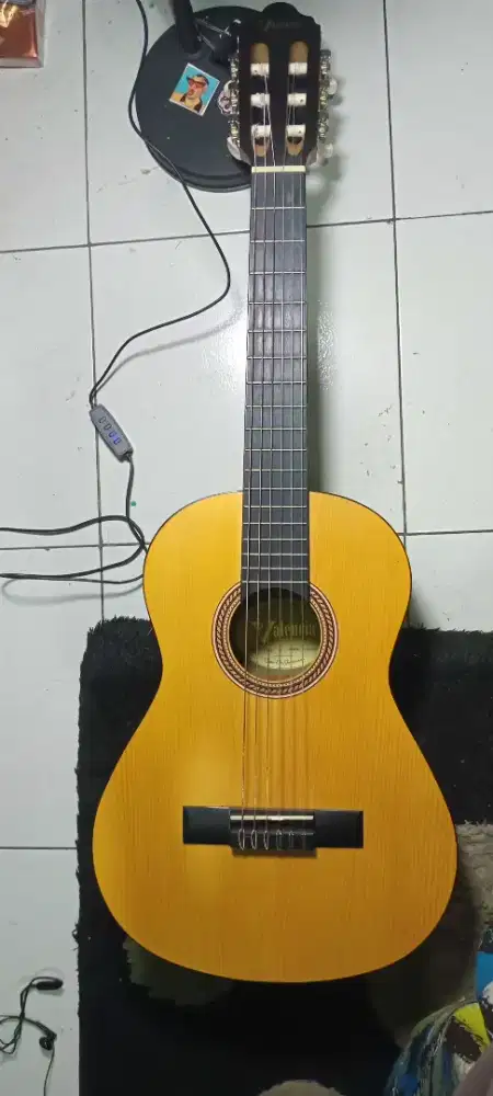 Valencia vc202 + sarung merk dr case