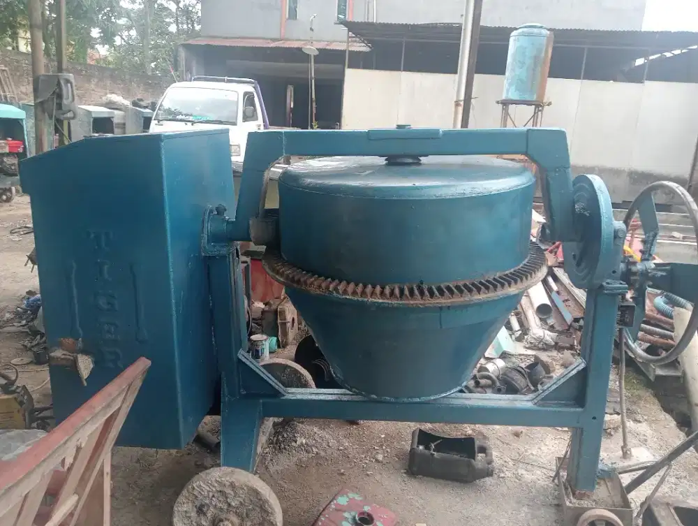 SEWA RENTA MOLENCOR PENGADUK BETON