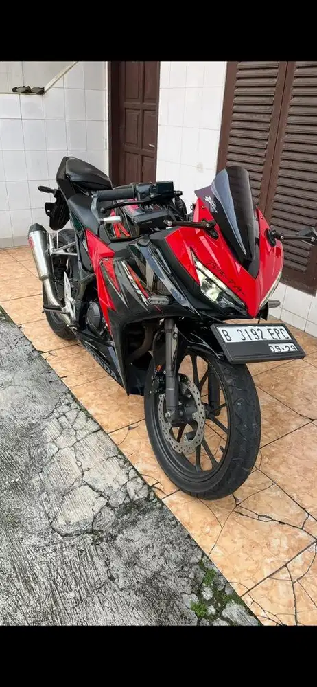CBR 150R Black Red