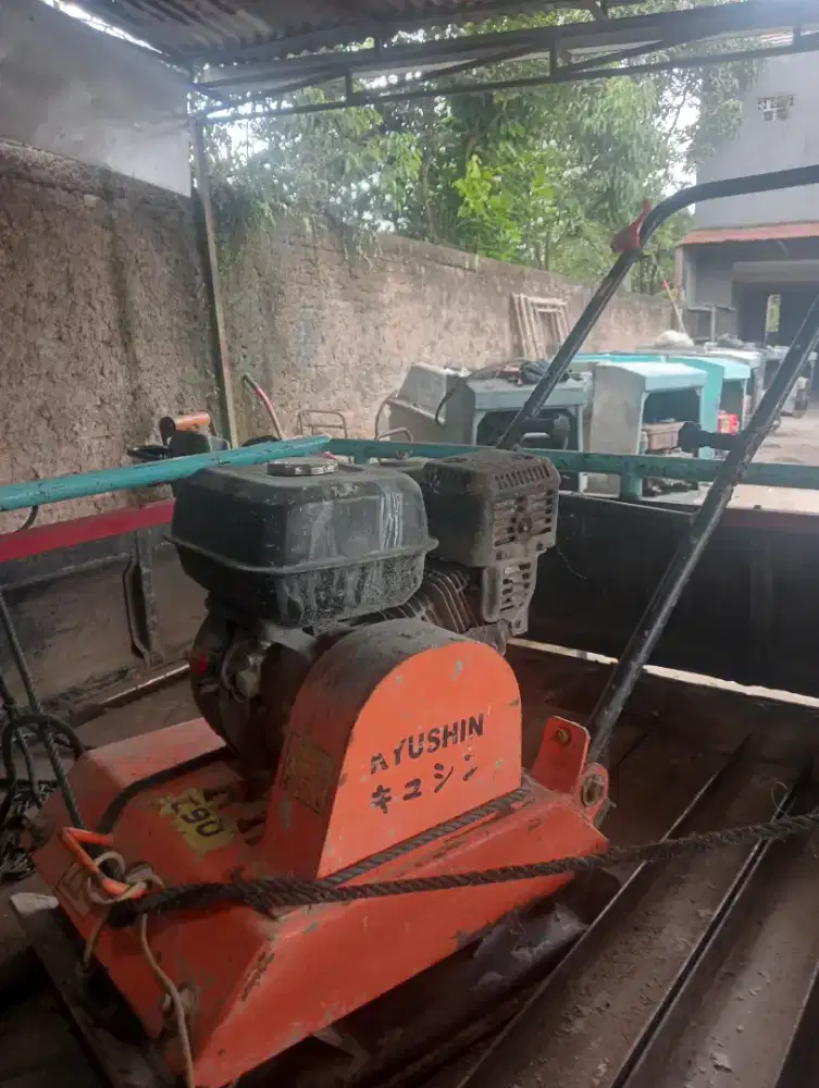 SEWA STEMPER PEMADAT DAN PAVING