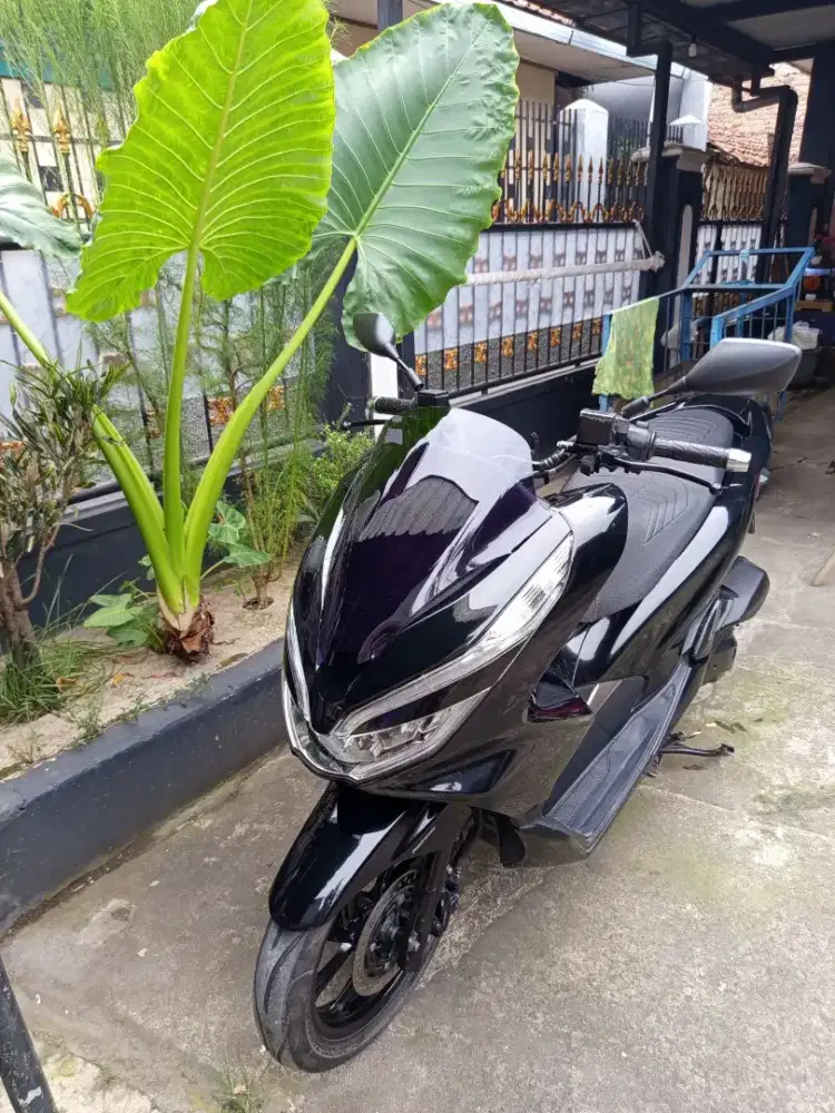 PCX CBS 2018 KEYLESS HITAM