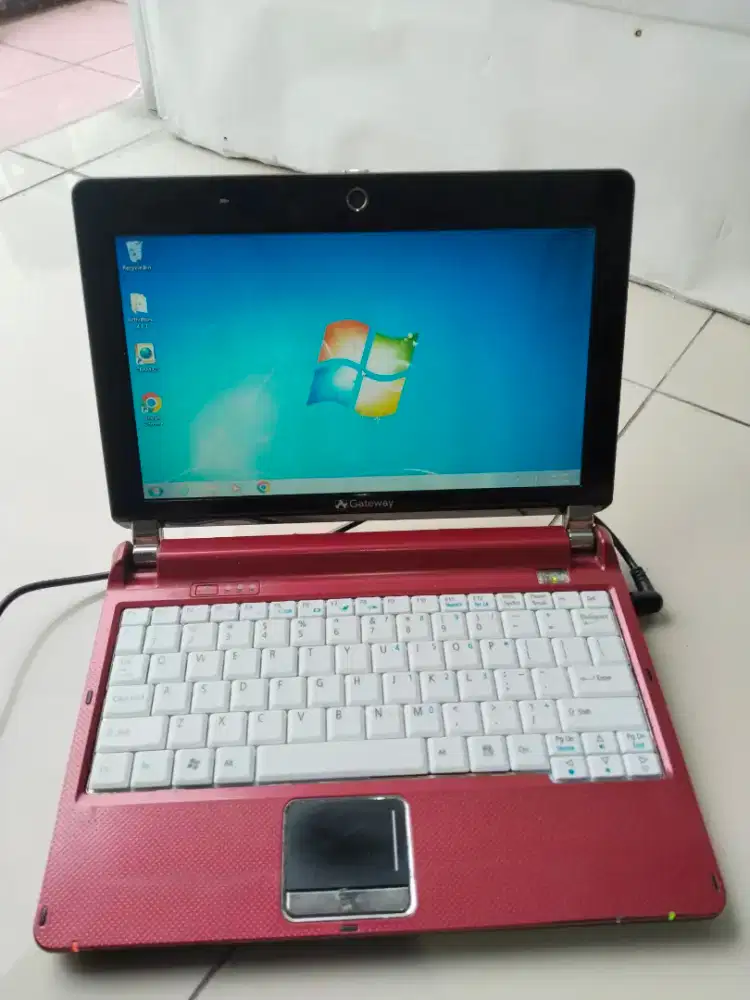 Netbook Gateway LT20,Intel Atom N280 1.66Ghz,Ram2GB,120GB,Siap Pakai.