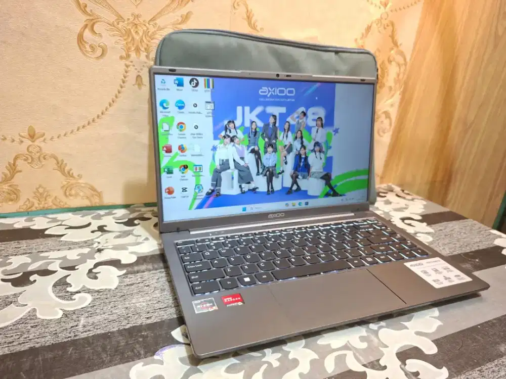 Laptop Axioo Hype 5 Amd X3 ( Like New Second Rasa baru )