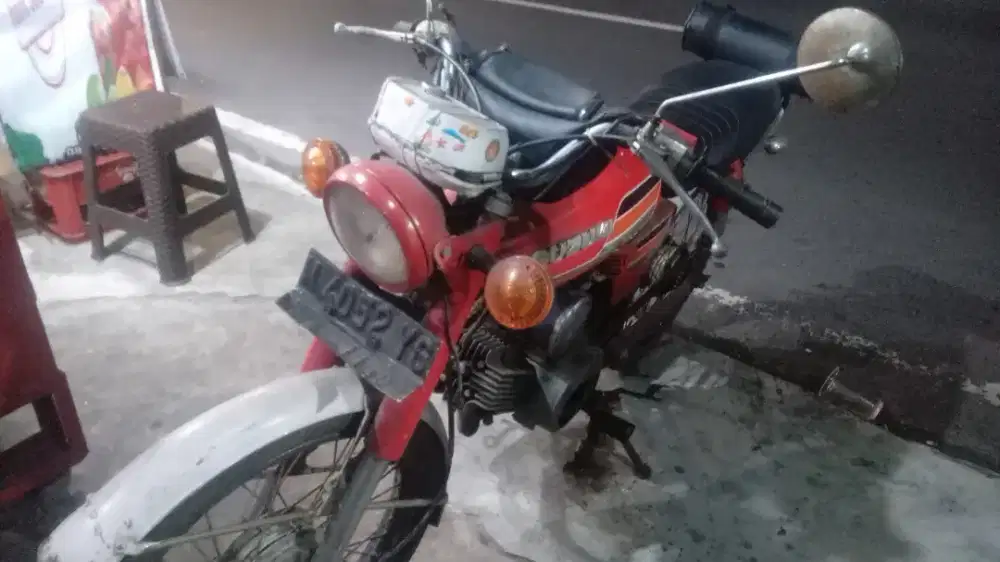 Suzuki A100 motor antik