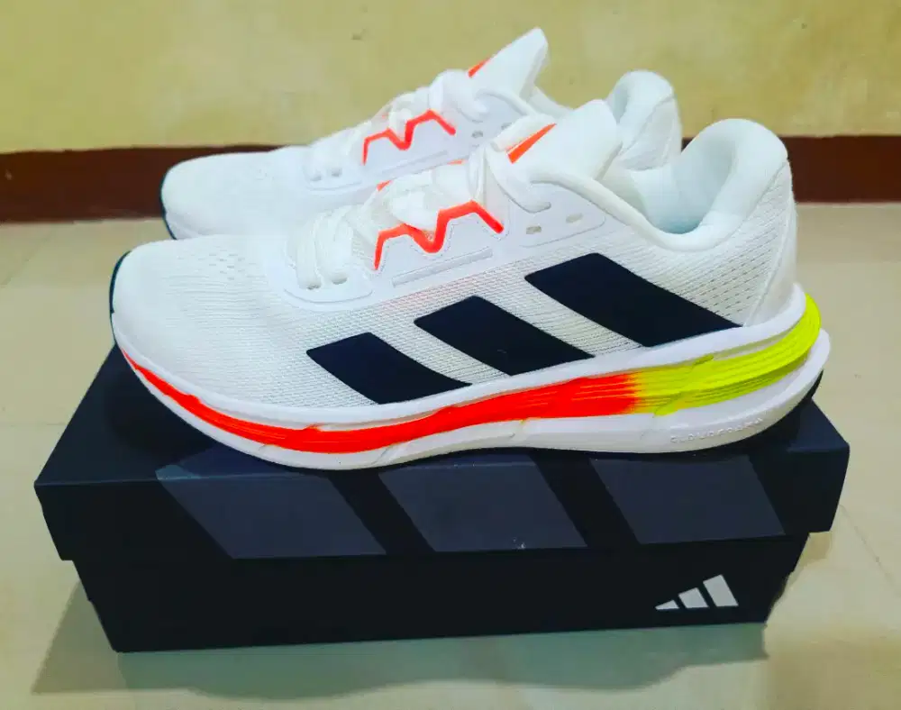 Sepatu Adidas Questar 3