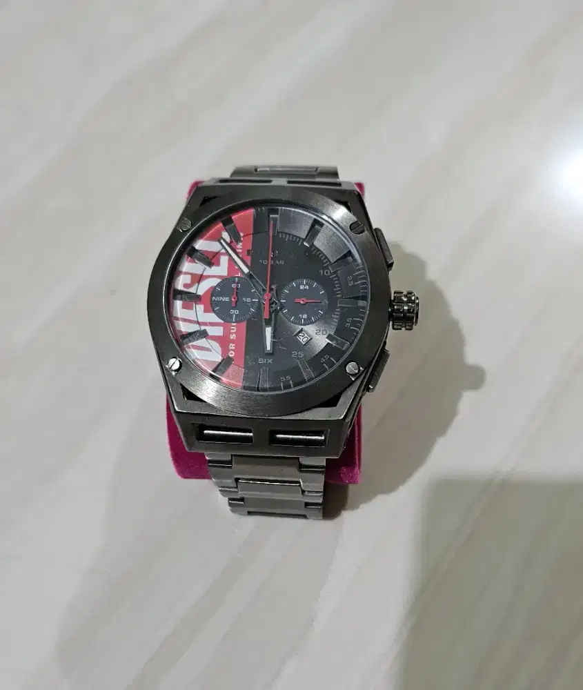 Jam pria merk Diesel Timeframe DZ4598 Chronograph abu2
