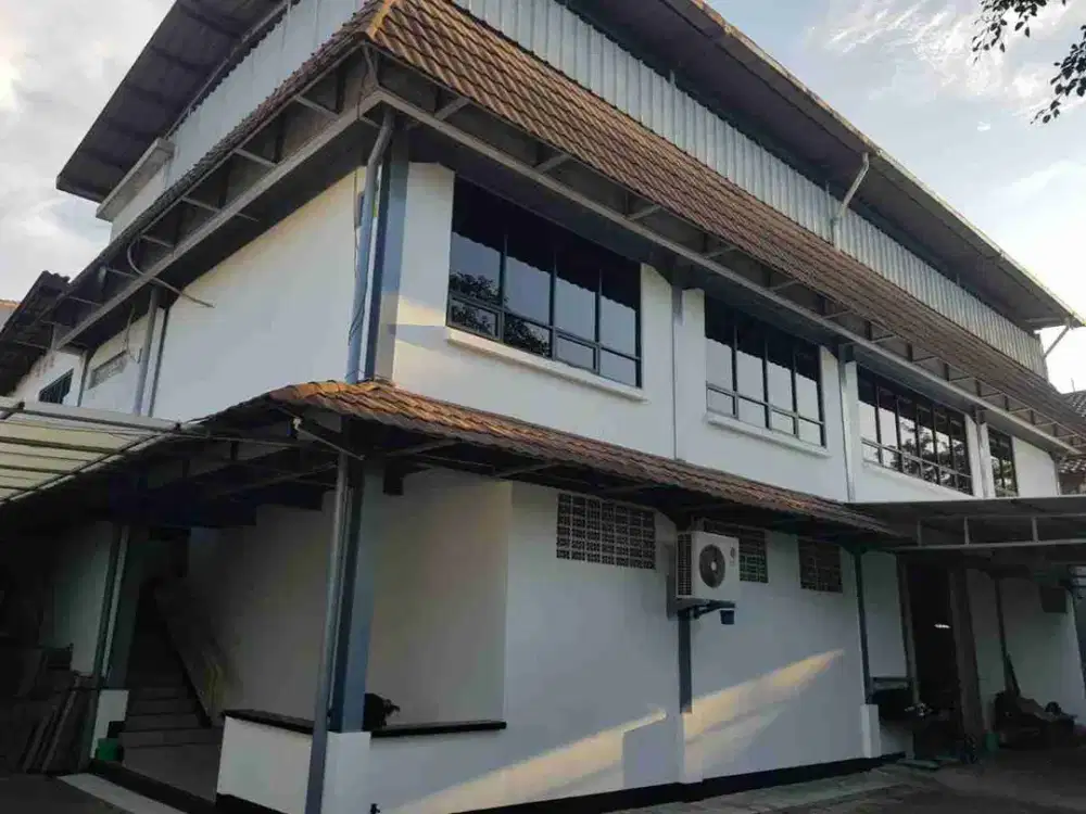 Dijual Rumah dan gudang bekas konfeksi di Pulomas Pulogadung Jakarta Timur.