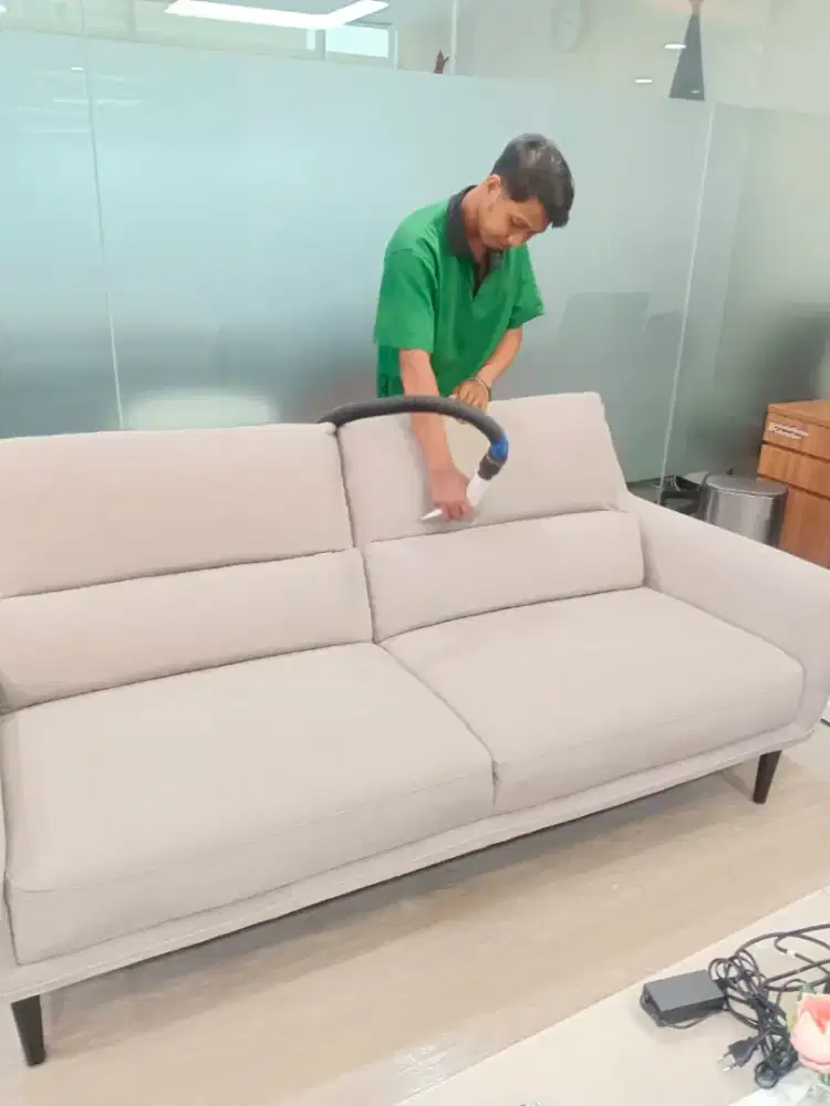 Jasa cuci sofa cuci sepringbed panggilan.