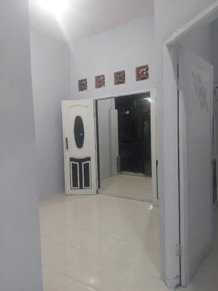 DISEWAKAN RUMAH BERSIH