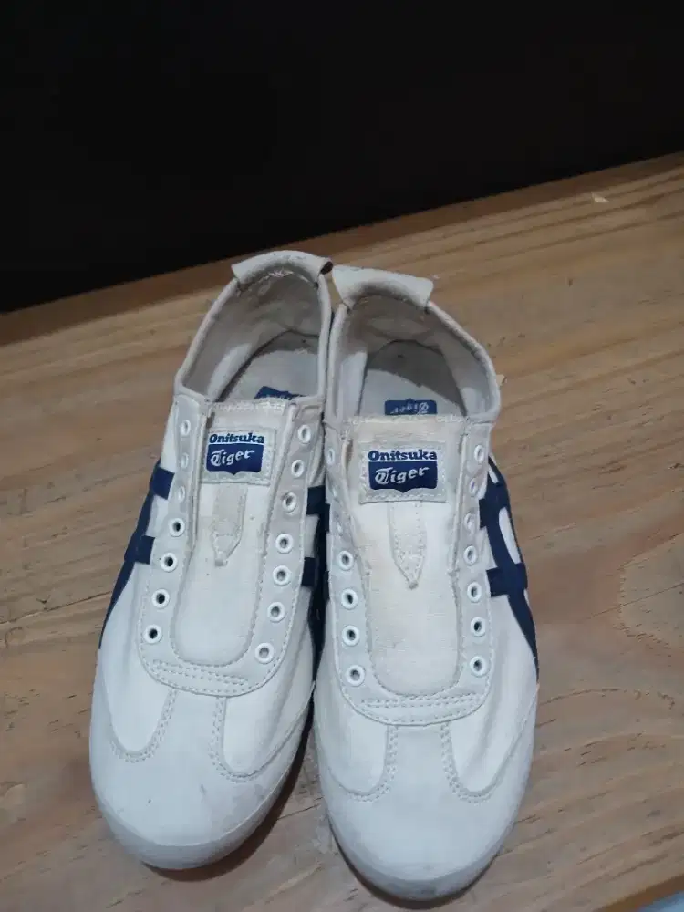 Sepatu pria Onitsuka