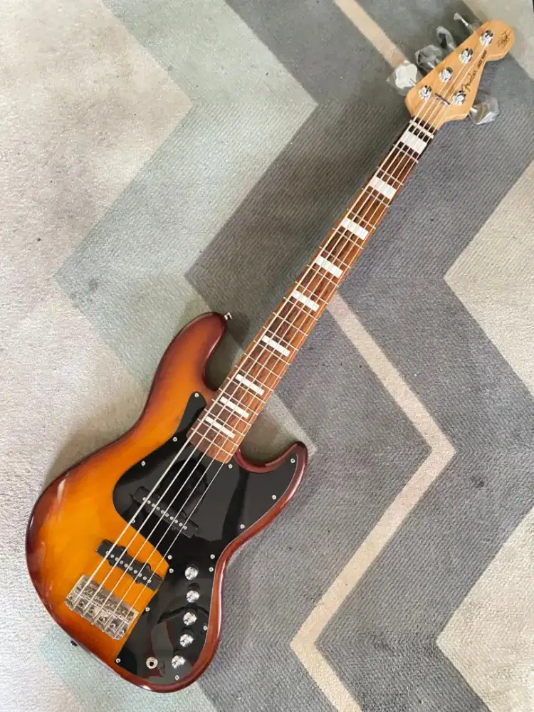 Bass fender custom 5st preamp aktif