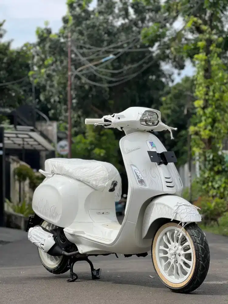Vespa Sprint Justin Bieber KM 0 ( bukan gts gtv gts 300 svomadi )