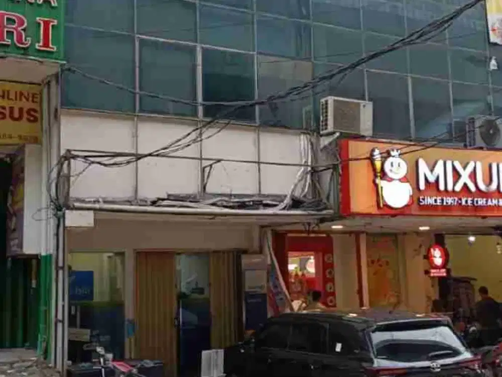 DIJUAL RUKO JL KY MAJA KEBAYORAN BARU JAKARTA SELATAN 
SHGB 
Luas tanah 103
Luas bangunan 313
Hadap Utara 
Tiga lantai 
Sedang tersewa bank BJB 
Sampai 2027 bln juni
Harga jual Rp.12 M Nego