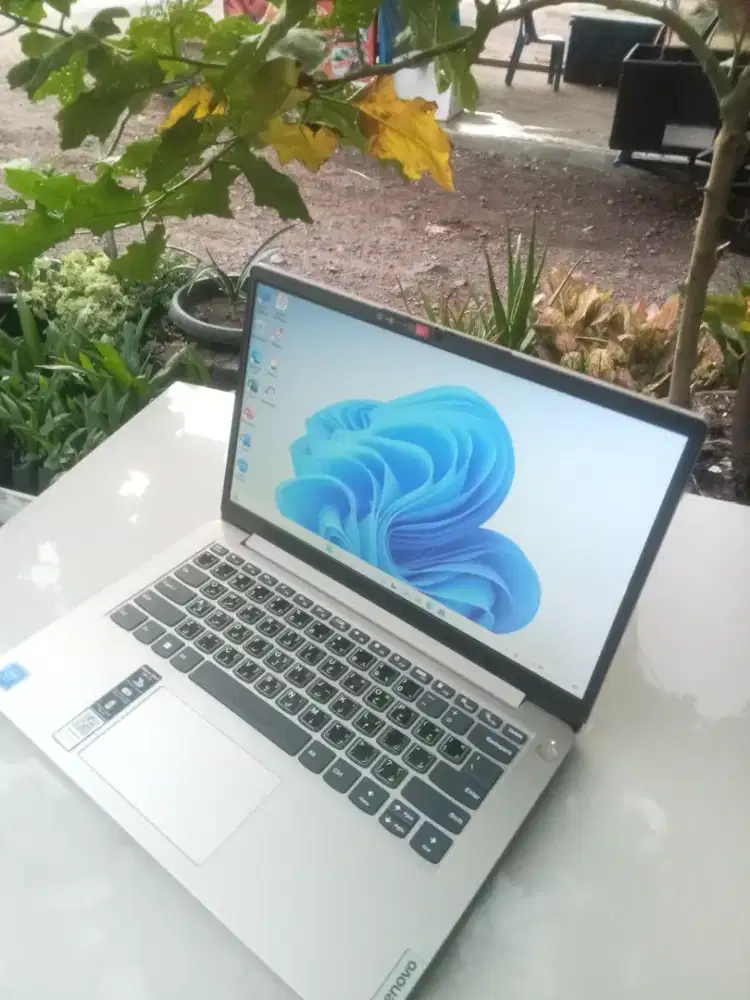 Lenovo slim 14 ram 8gb ssd 256 mulus