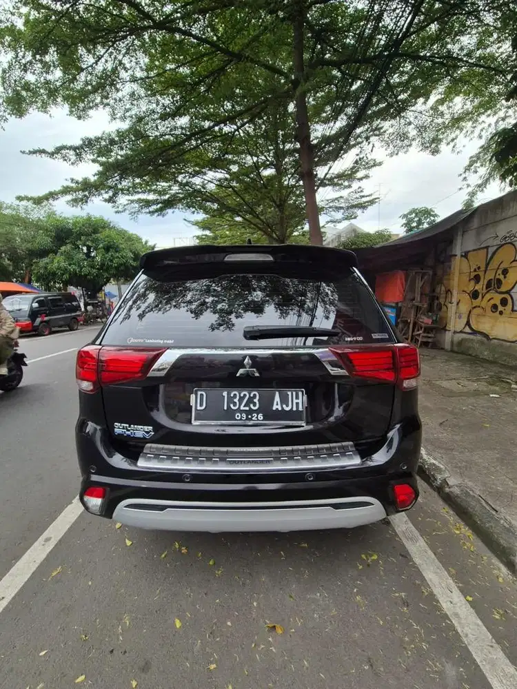 Murahh !! 315 jt aja ! Mitsubishi Outlander 2.4 PHEV Hybrid 2021