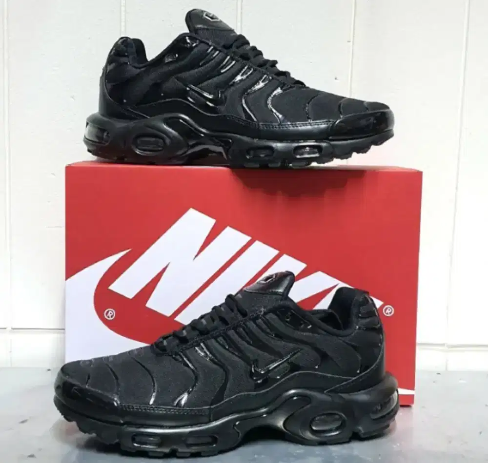 Sepatu running Nike TN full black