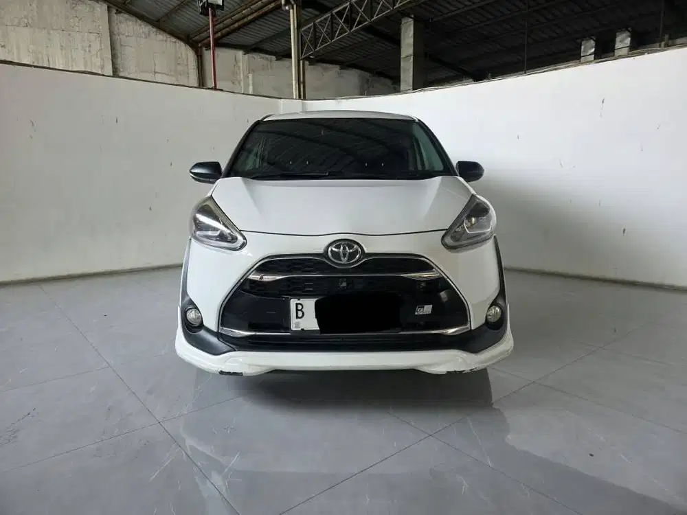 Toyota Sienta Q  AT ( Matic ) 2017 Putih Mulus Plat ganjil bekasi