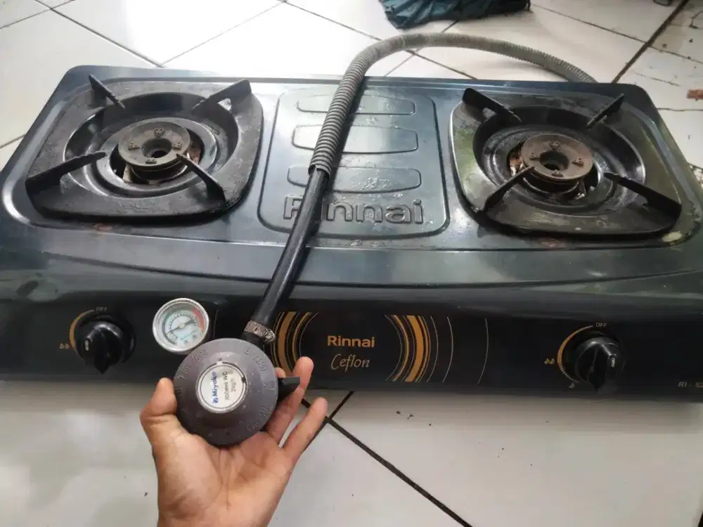 KOMPOR RINNAI 2 TUNGKU FULLSET (REGULATOR+ SELANG)