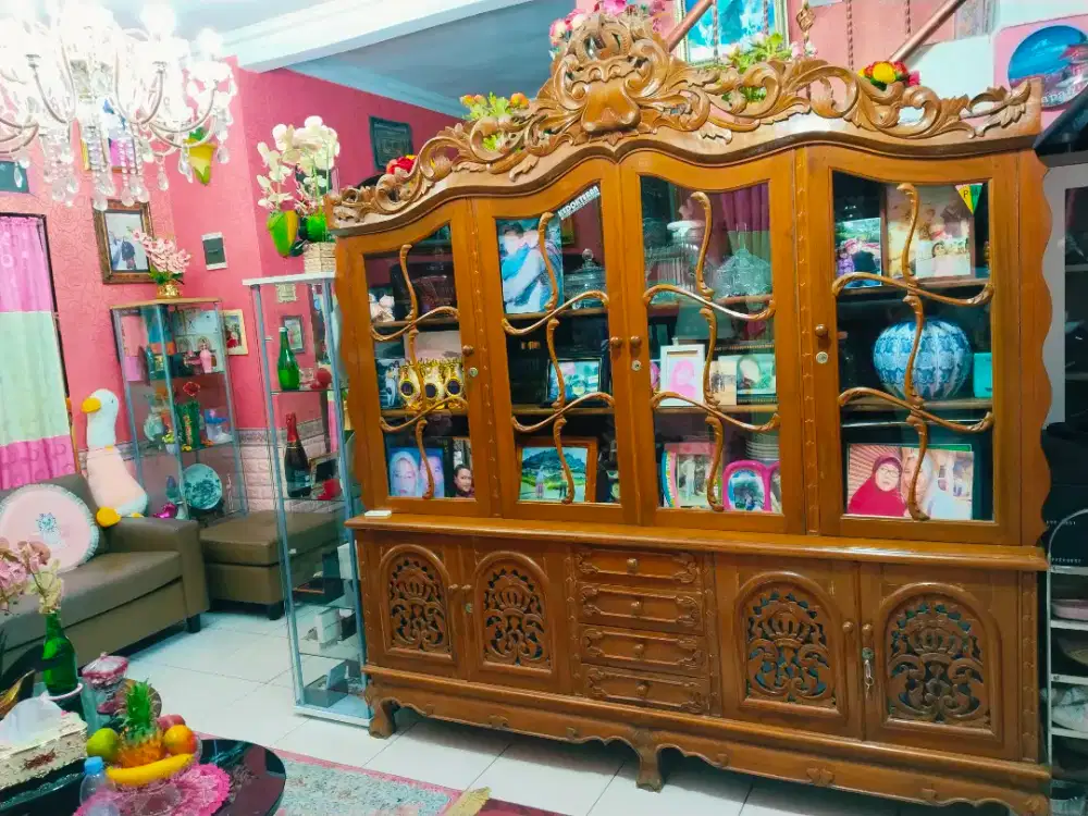 Lemari Jati Jepara Antik