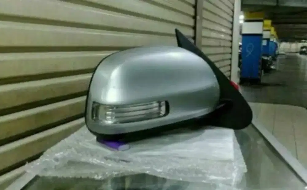 Seperepat mobil spion & lampu mobil