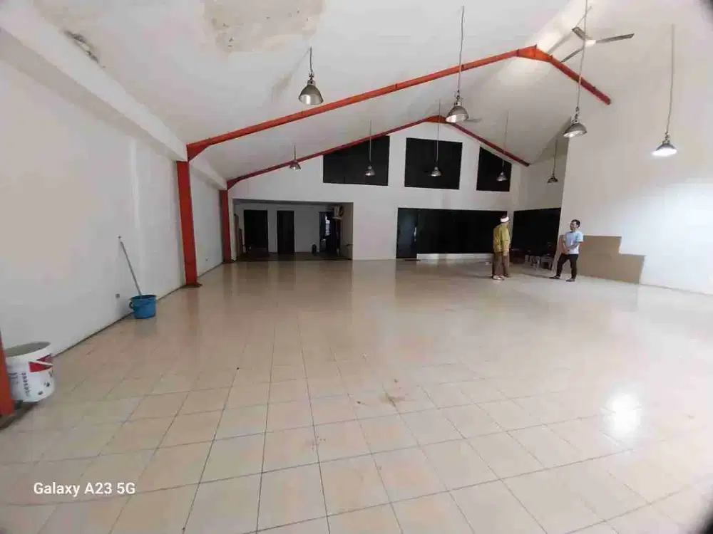 Disewakan Bangunan bisa utk Kantor, Showroom Mobil, Klinik di Radio Dalam Jakarta Selatan