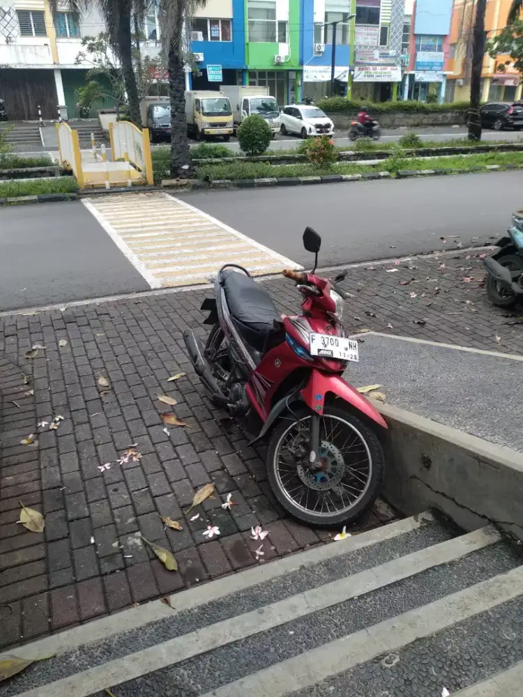 Yamaha vega ZR warna merah hitam