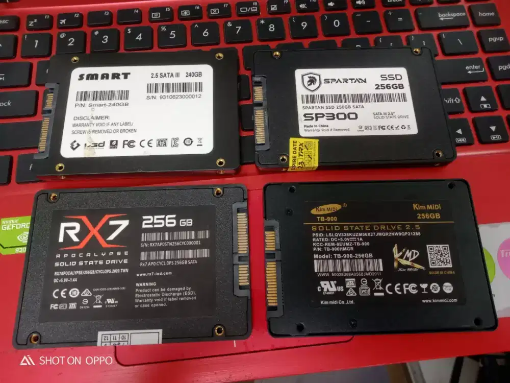 JUAL SSD SATA 256GB UDAH ADA WINDOWS10 SIAP PAKE BISA SEKALI AN PSNG