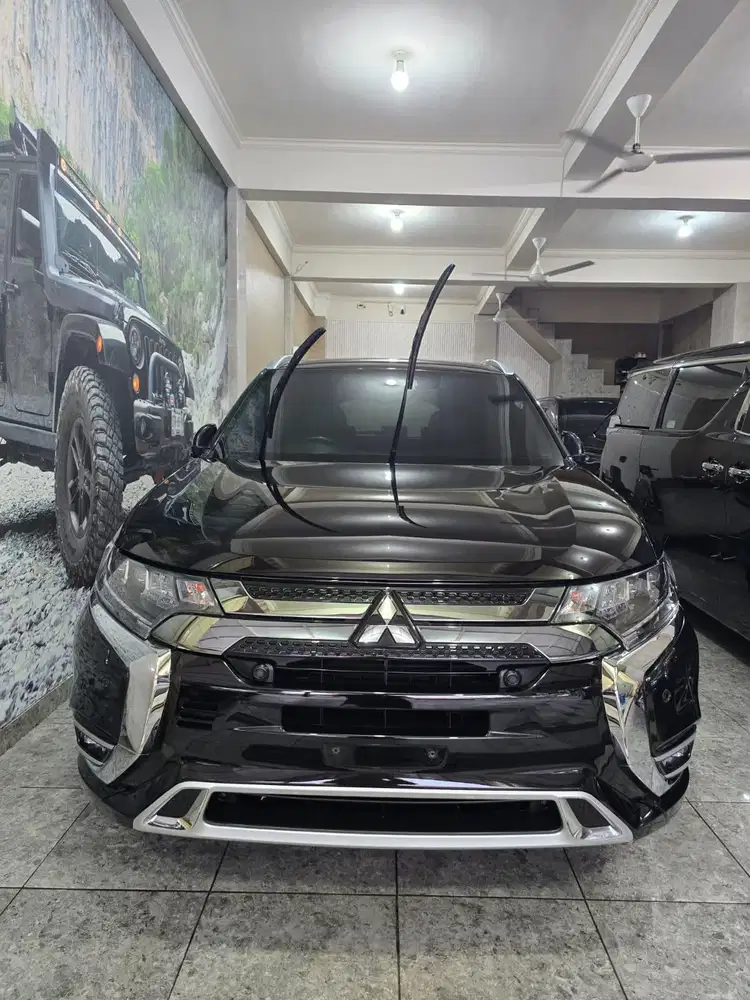 OUTLANDER PHEV 2.4 HYBRID 4X4 AWD TAHUN 2019 LOW KM 57rb PLAT B