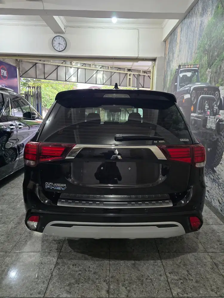 OUTLANDER PHEV 2.4 HYBRID 4X4 AWD TAHUN 2019 LOW KM 57rb PLAT B