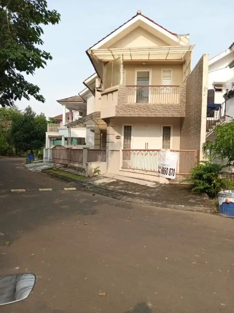 Dijual rumah 2 lantai di royal residence Cakung Jaktim (yelly)