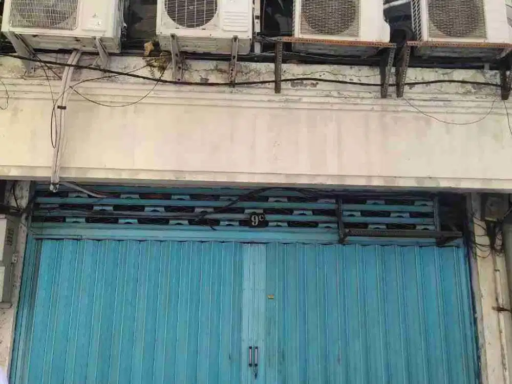 ruko siap huni cocok untuk usaha toko kantor dan kawasan komersil di jl.veteran Surabaya