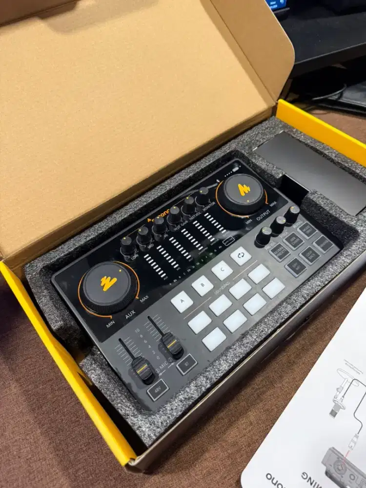 Jual soundcard MAONOCASTER E2 like new