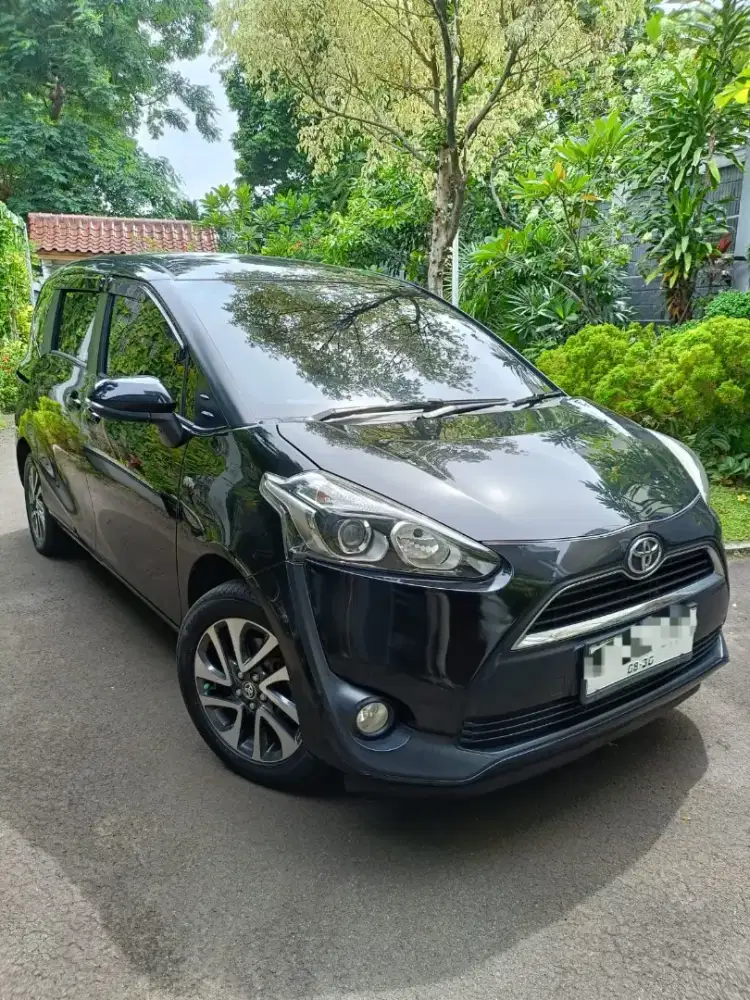 Toyota Sienta 1.5V Automatic th 2017 Hitam