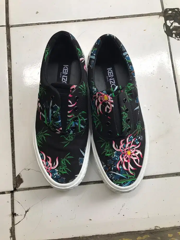 Sepatu kenzo black sea lily K-skate