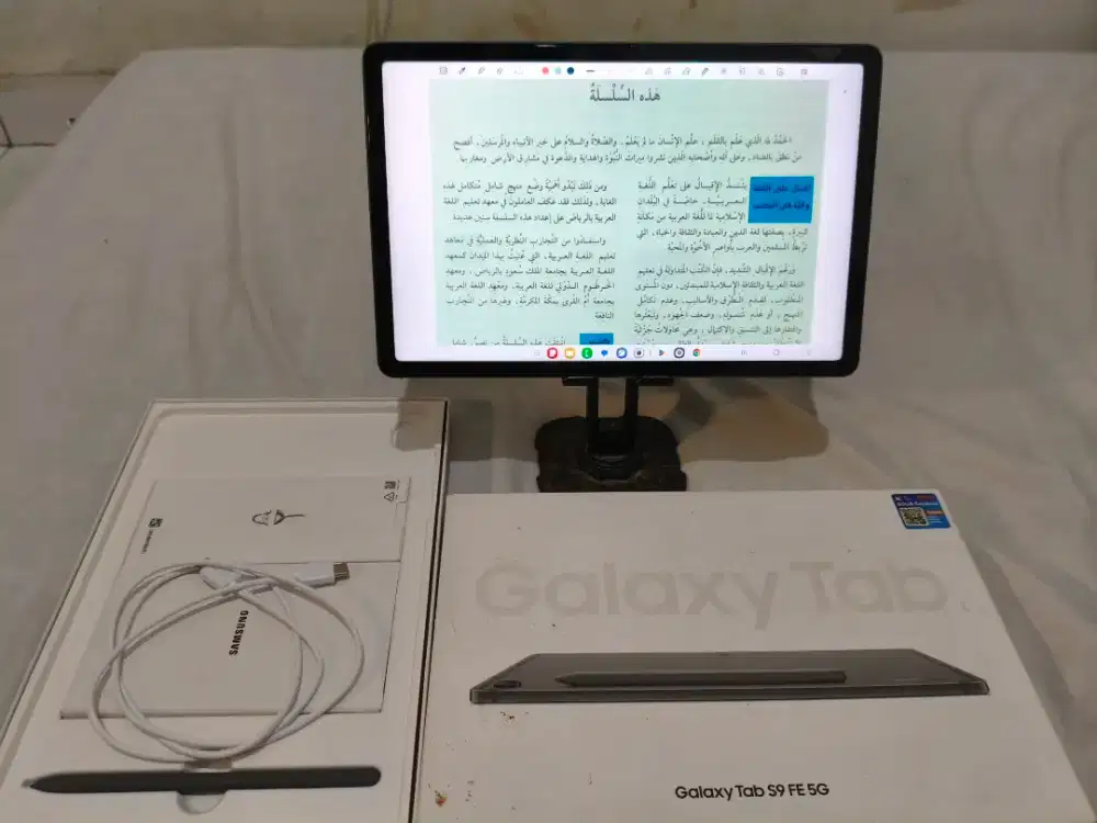 Samsung tab s9 fe 5g like new