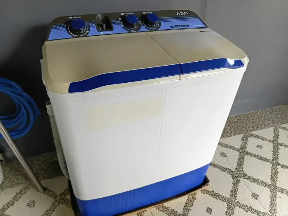 Mesin cuci AQUA 7/8 KG