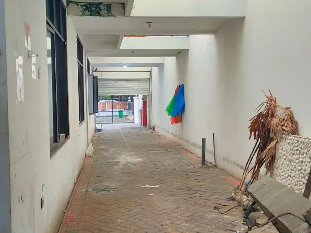 Rumah usaha Pusat kota Jl Kapuas hadap selatan