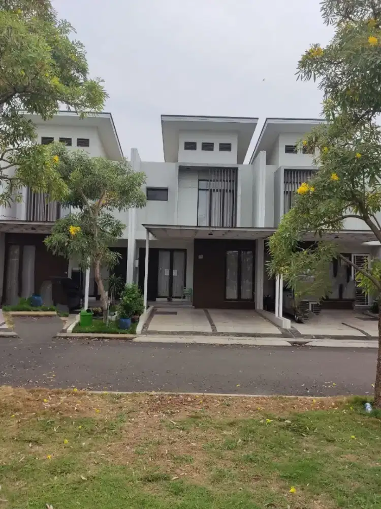 Di jual rumah di JGC cluster shinano Jaktim ( yelly)