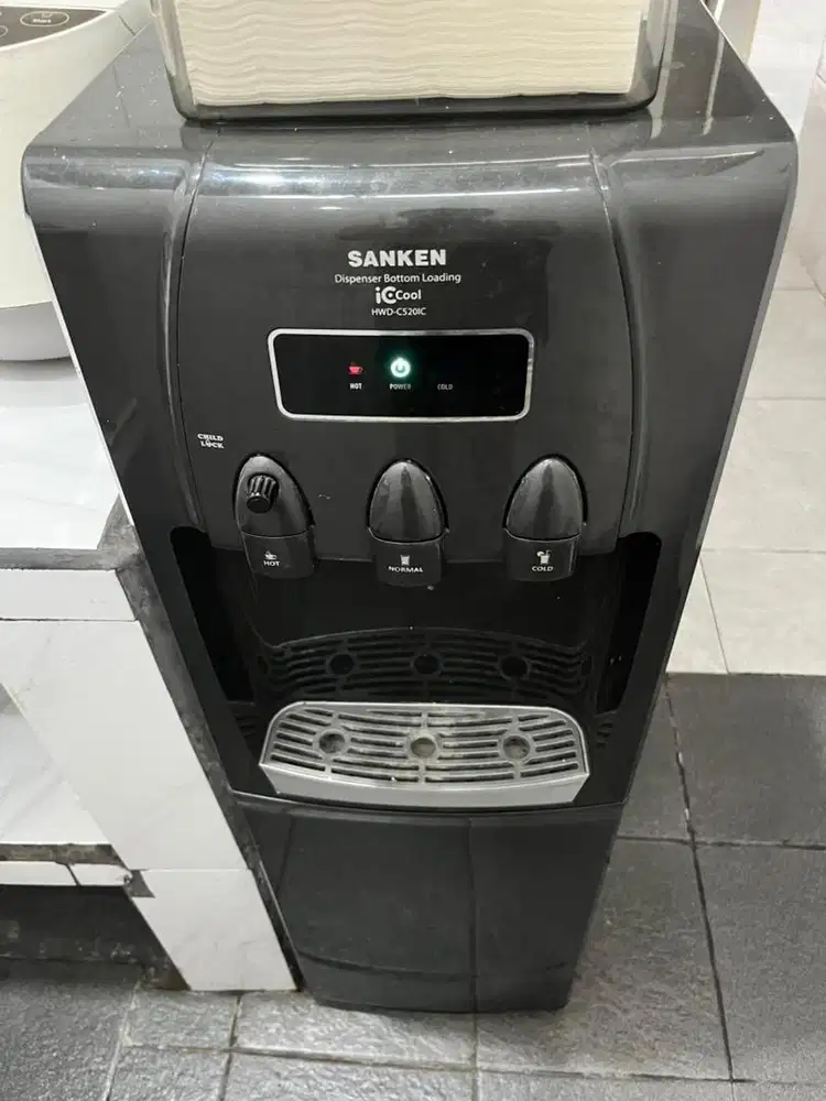 Dispenser galon bawah