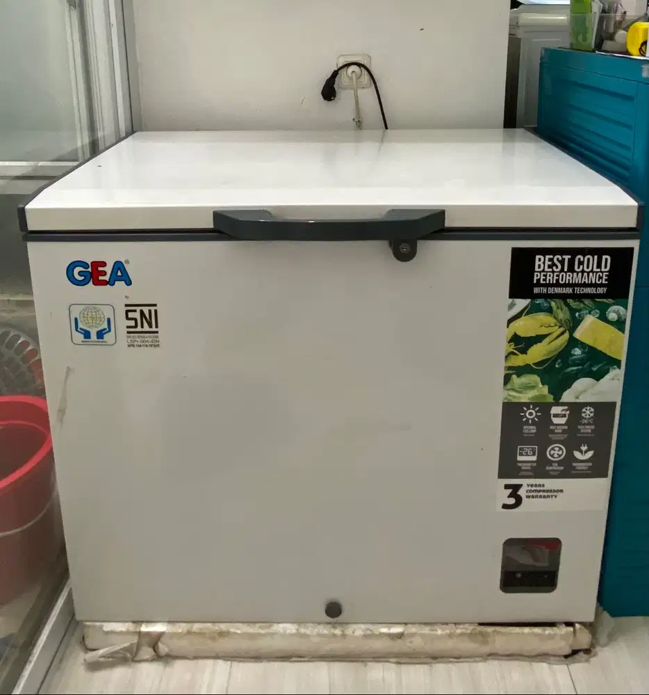 FREEZER BOX GEA UKURAN 200 liter