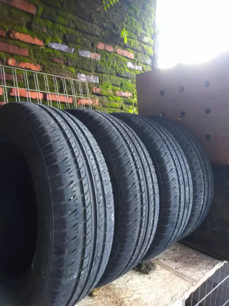 Ban bekas mobil calya