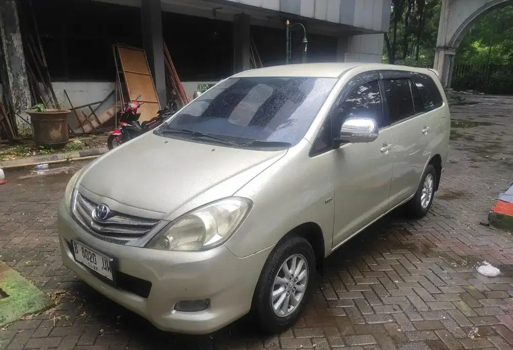 Toyota Kijang Innova 2005 Bensin