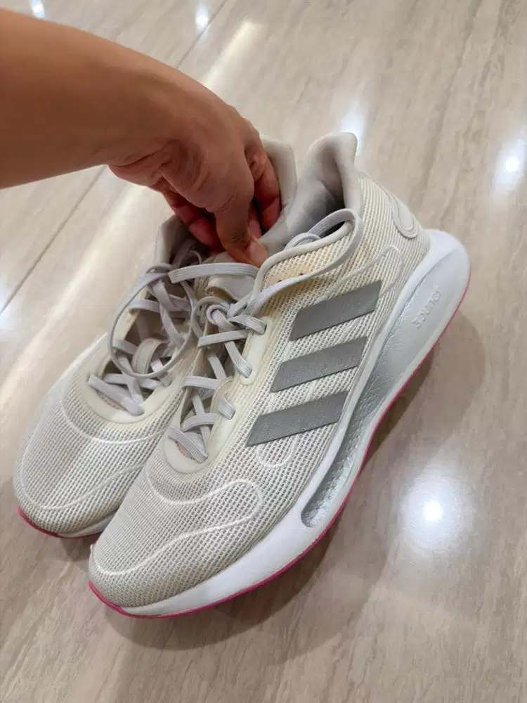 Sepatu Addidas Wanita Running US 7 24cm