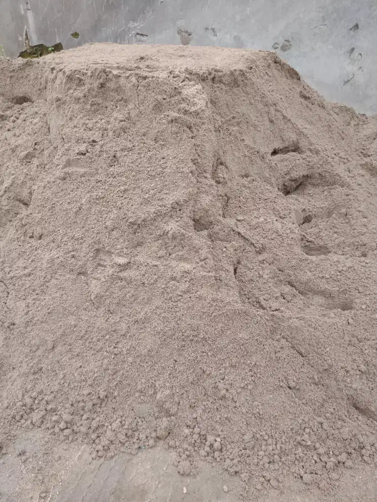 Kenek di toko bangunan material ciputat