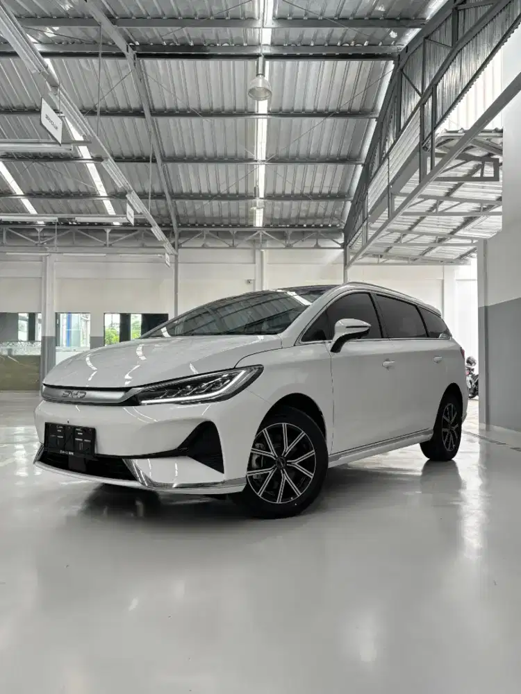 BYD M6 mobil IMPIAN keluarga